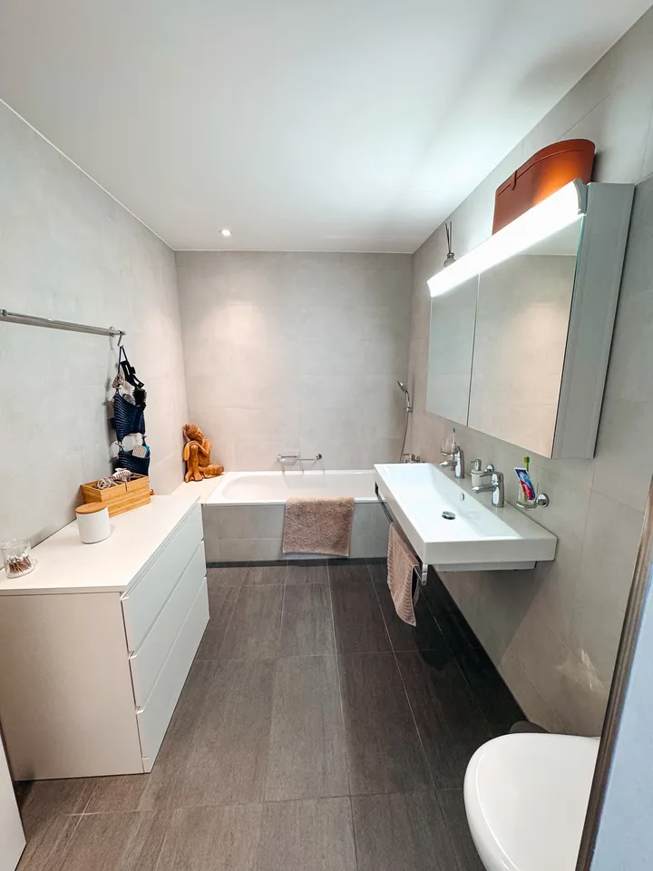 BEFRISTET: 01.12.26 - 31.03.27; Möblierte 3.5-Zimmerwohnung in Kriens mit Balkon & Bergsicht – Foto 11 von 14