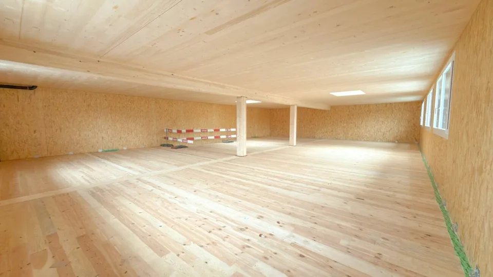 Nachhaltige Edelrohbau-Boxen mit Autobahnanbindung - für Büro, Workshop & mehr