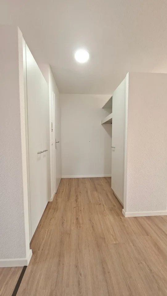Einziehen und wohlfühlen - komplett renovierte 4.5-Zimmer-Gartenwohnung
