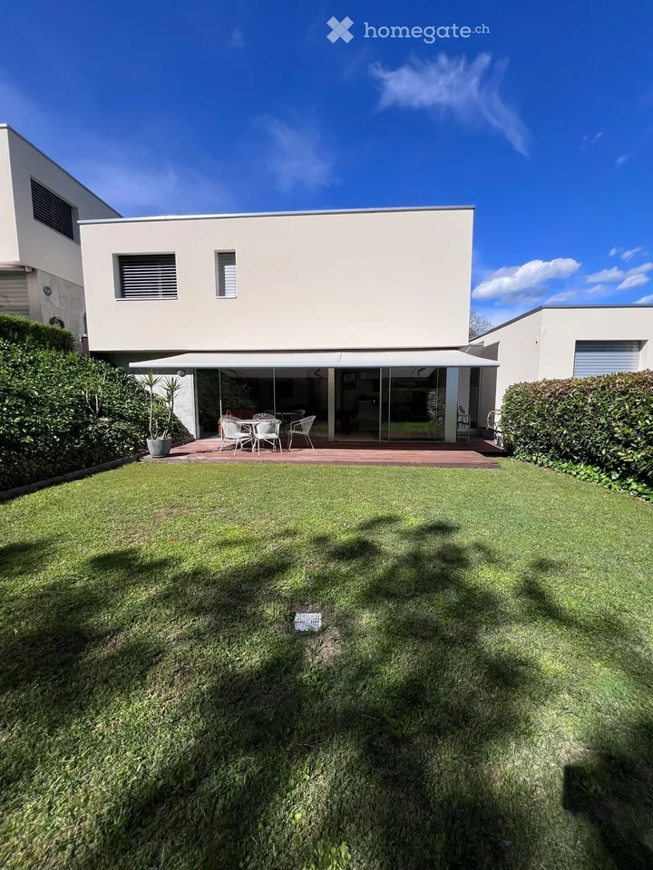 SPAZIOSA VILLA 4.5 CON GIARDINO PRIVATO A CARONA