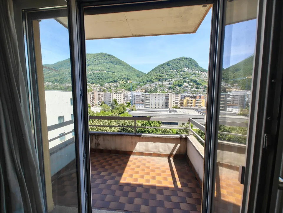 Luminoso appartamento di 5 locali al 6° piano con vista panoramica – Lugano