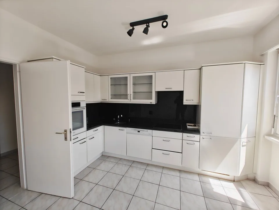 Bright 5-room apartment on the 6th floor with panoramic view – Lugano
