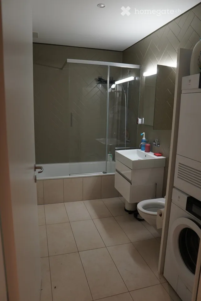 Helles 4.5-Zimmer-Neubau-Apartment mit Balkon in Zürich Albisrieden (Wohngemeinschaft)