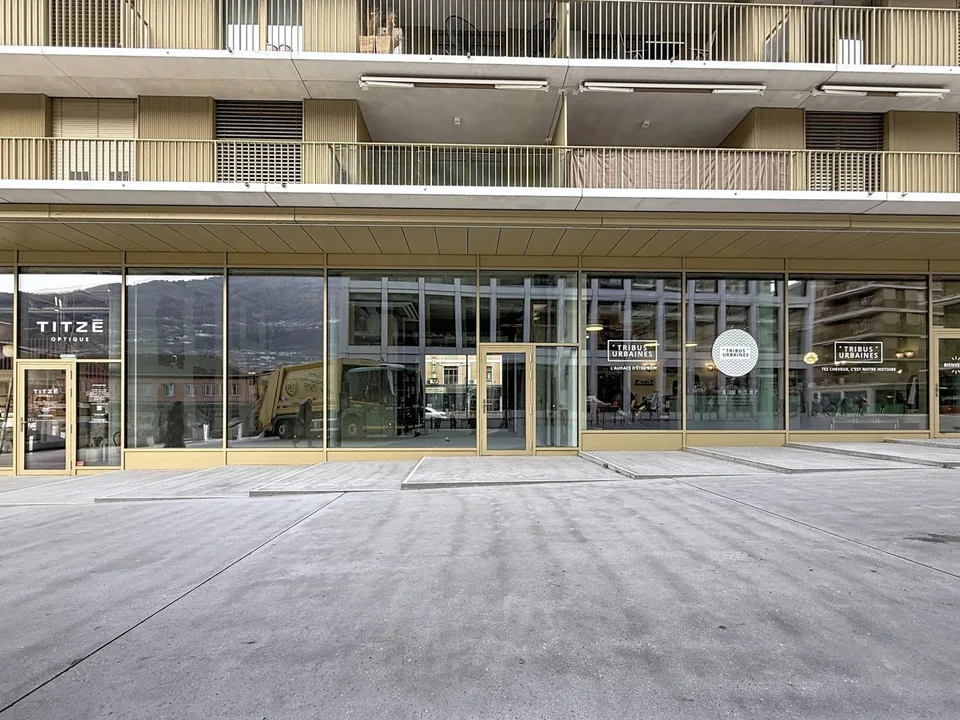 Surface retail avec forte visibilité - 87.25 m² - Cour de Gare (Sion)
