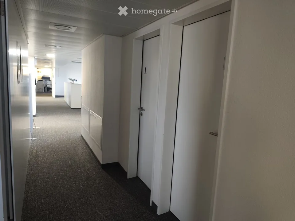 Zentrale Lage, vollständig ausgebaut - vielseitig nutzbar für Praxis, Therapie, Büro, Gewerbe, etc.