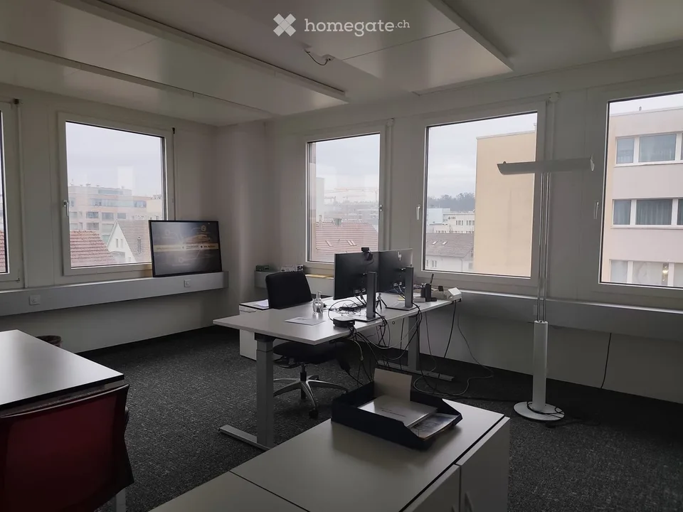 Zentrale Lage, vollständig ausgebaut - vielseitig nutzbar für Praxis, Therapie, Büro, Gewerbe, etc.