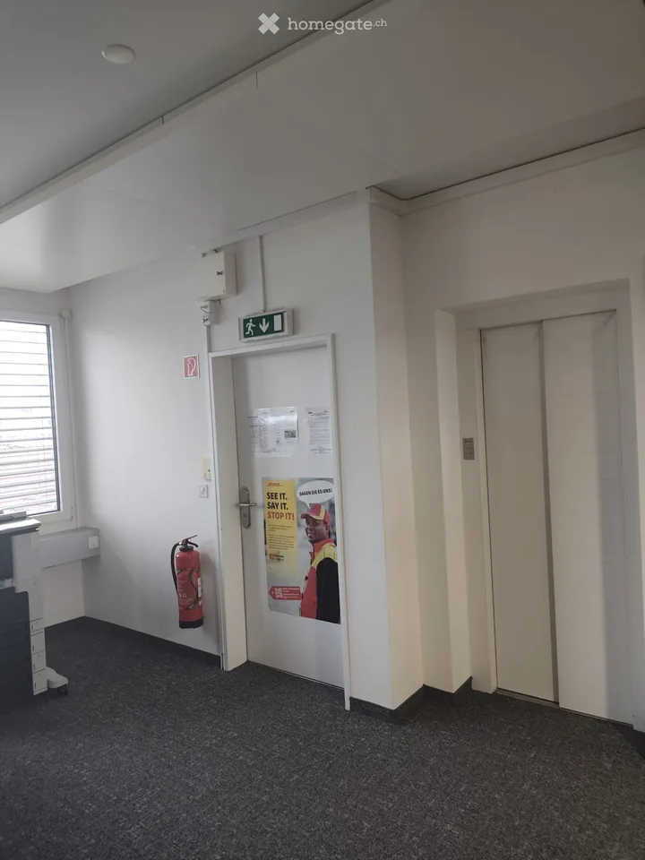 Zentrale Lage, vollständig ausgebaut - vielseitig nutzbar für Praxis, Therapie, Büro, Gewerbe, etc.