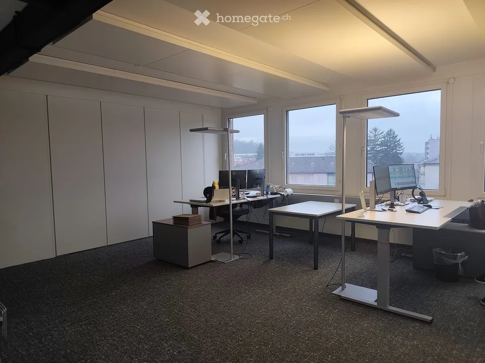 Zentrale Lage, vollständig ausgebaut - vielseitig nutzbar für Praxis, Therapie, Büro, Gewerbe, etc.
