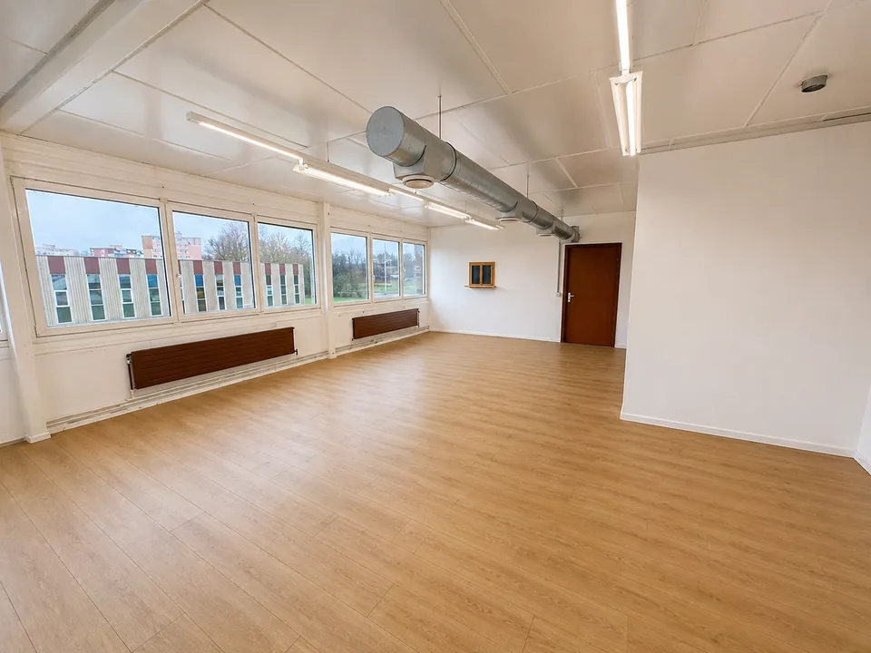 In affitto, 100 m2 Ristrutturato, flessibile per diverse attività professionali o private