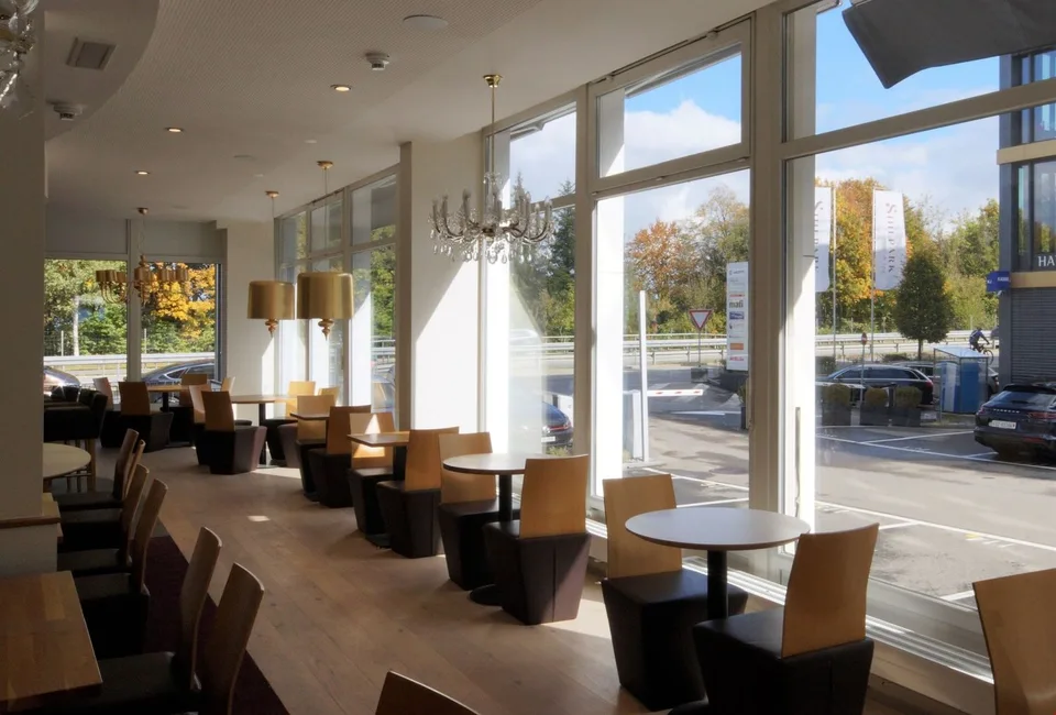 Spazio commerciale/gastronomia attraente al piano terra con ottima visibilità!
