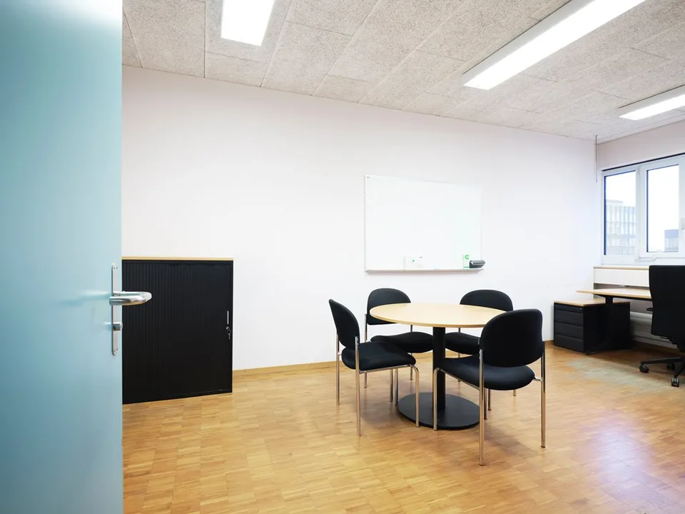 Spazi di laboratorio e ufficio pronti per l'occupazione da 181 m²