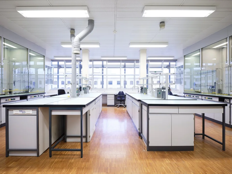Spazi di laboratorio e ufficio pronti per l'occupazione da 181 m²