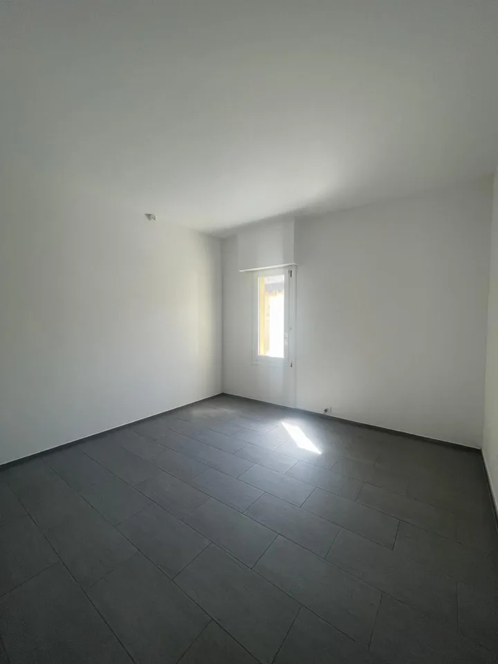 À Vermietung ? Büro / Gewerbefläche in Bogis-Bossey