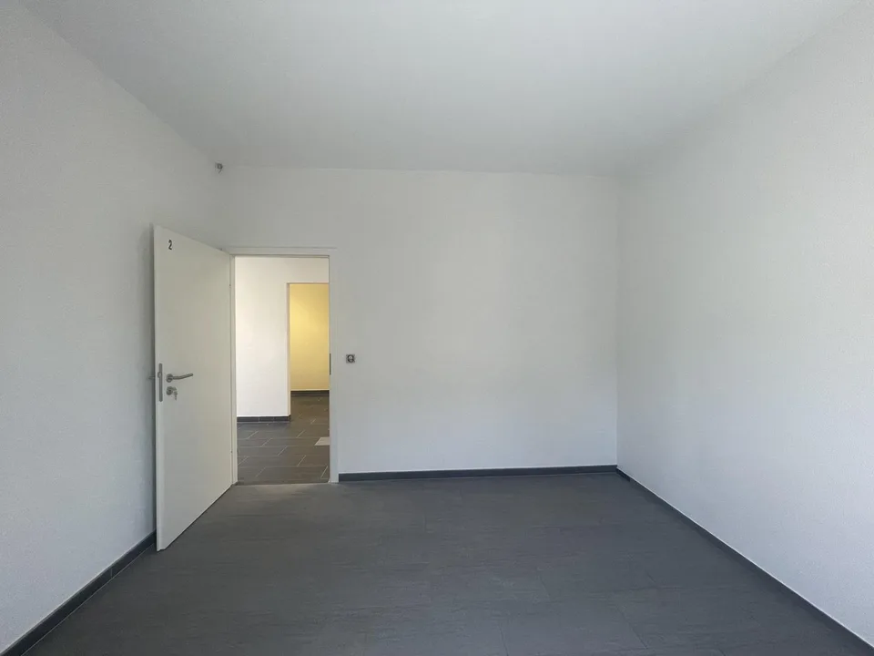 À Vermietung ? Büro / Gewerbefläche in Bogis-Bossey