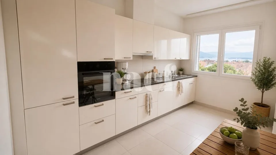 Schönes Apartment im Zentrum des Dorfes mit 3 Räumen von ca. 82m2 im 3. Stock mit gemeinsamem Garten