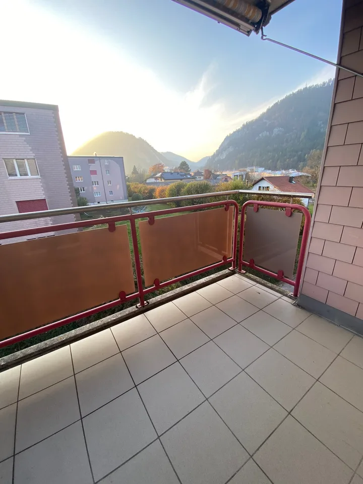 Geräumige 4.5-Zimmer-Wohnung mit Balkon in Fleurier – Foto 8 von 8