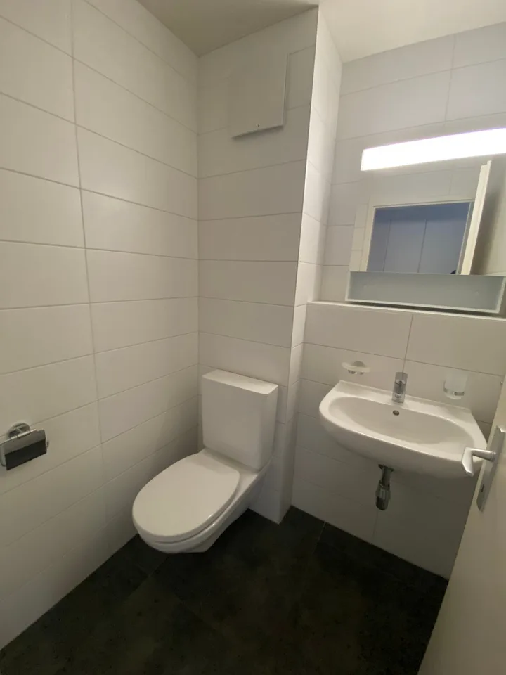 Geräumige 4.5-Zimmer-Wohnung mit Balkon in Fleurier – Foto 7 von 8