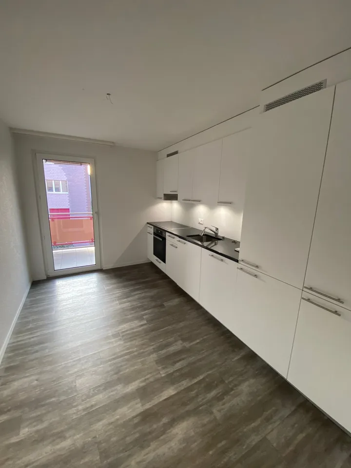 Spacieux appartement de 4.5 pièces avec balcon à Fleurier