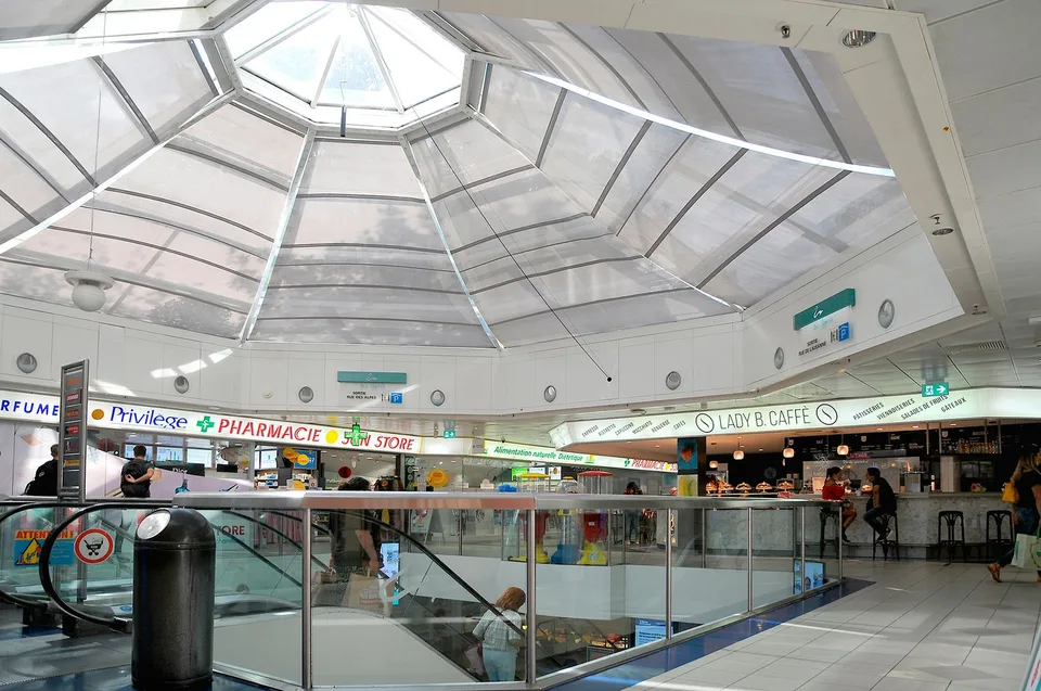Verkaufsfläche im Zentrum Les Cygnes in der Nähe des Bahnhofs Cornavin