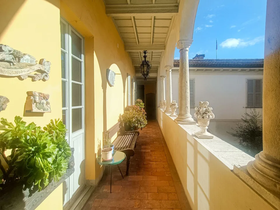 APPARTAMENTO 2.5 LOCALI IN ELEGANTE PALAZZO D'EPOCA