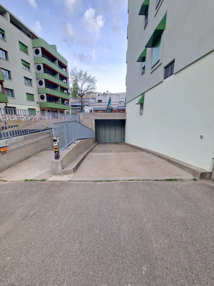 Posti auto per motocicli/veicoli di carico ristrutturati