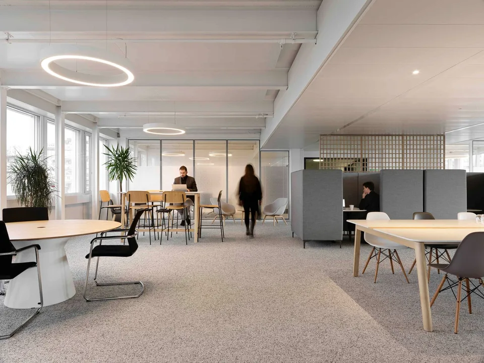 Magnifiques surfaces de bureaux avec vue sur le lac à louer à Lausanne