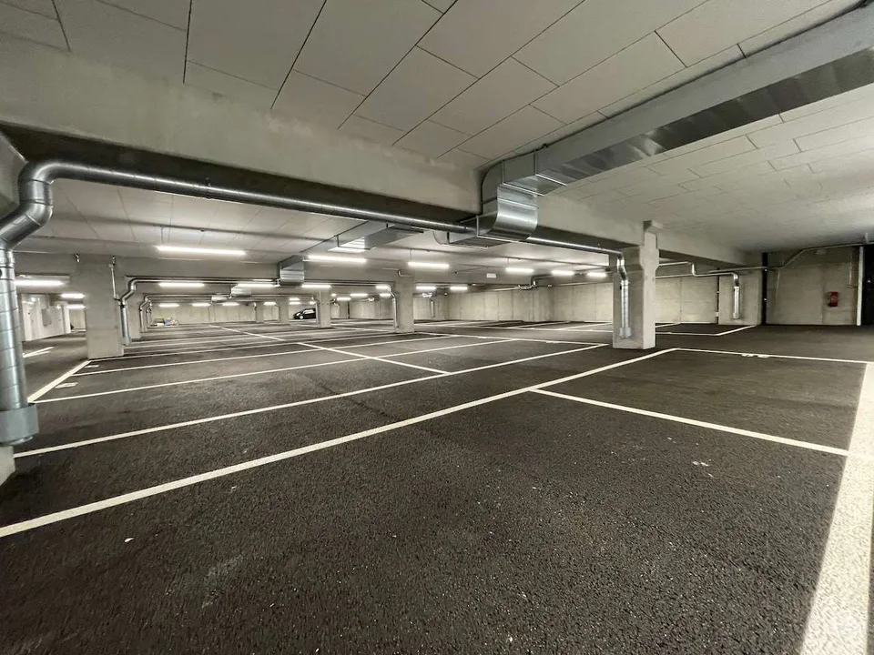 Moderne Räume in neuem Gewerbegebäude – Foto 9 von 9
