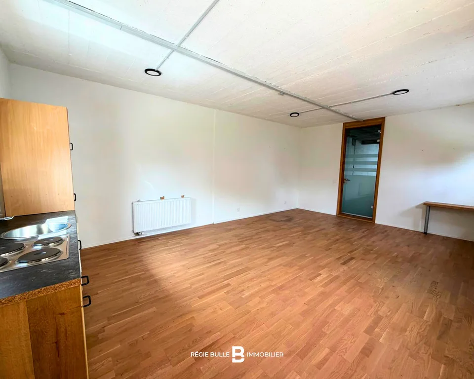 Bulle - atelier et/ou bureaux à louer