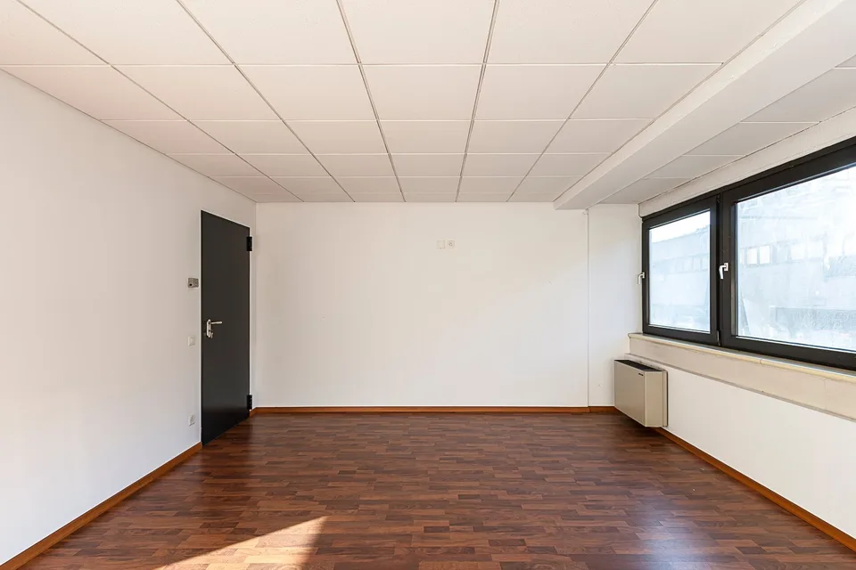 Bureau de plus de 200 m² en location à Bioggio – photo 9 sur 11