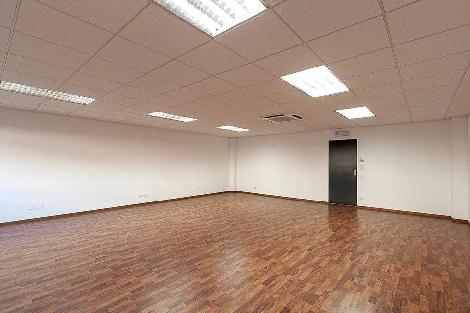 Bureau de plus de 200 m² en location à Bioggio – photo 6 sur 11