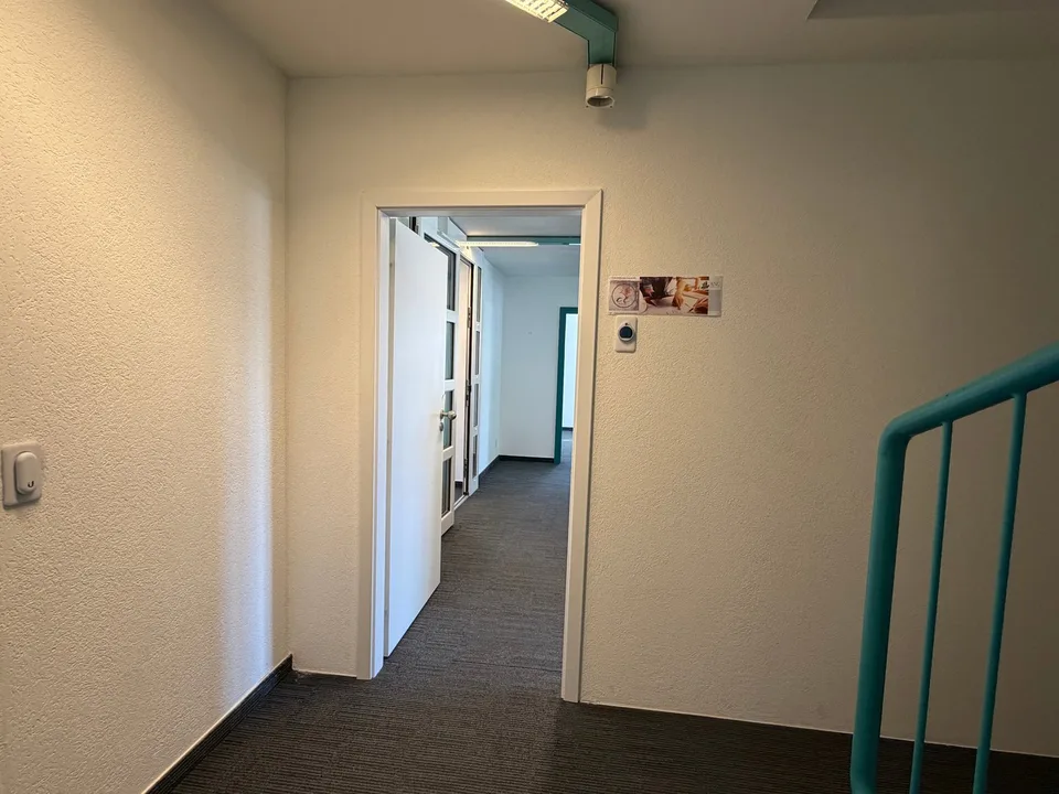 Büro mit viel Platz zur Miete in Payerne – 5 Zimmer, 143 m² – Foto 18 von 24