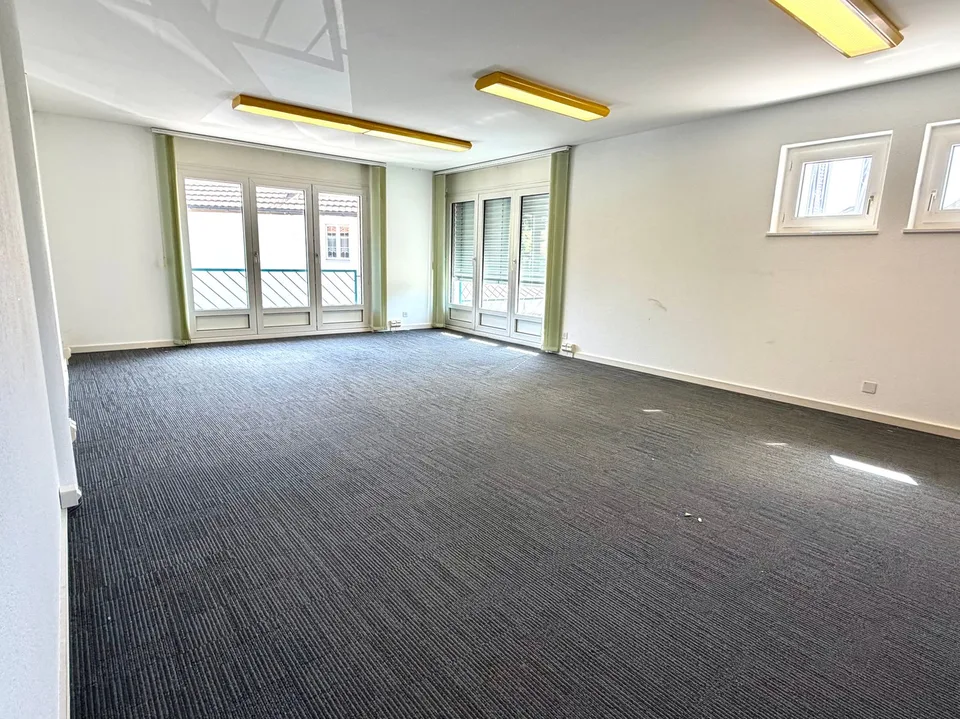 Büro mit viel Platz zur Miete in Payerne – 5 Zimmer, 143 m² – Foto 6 von 24