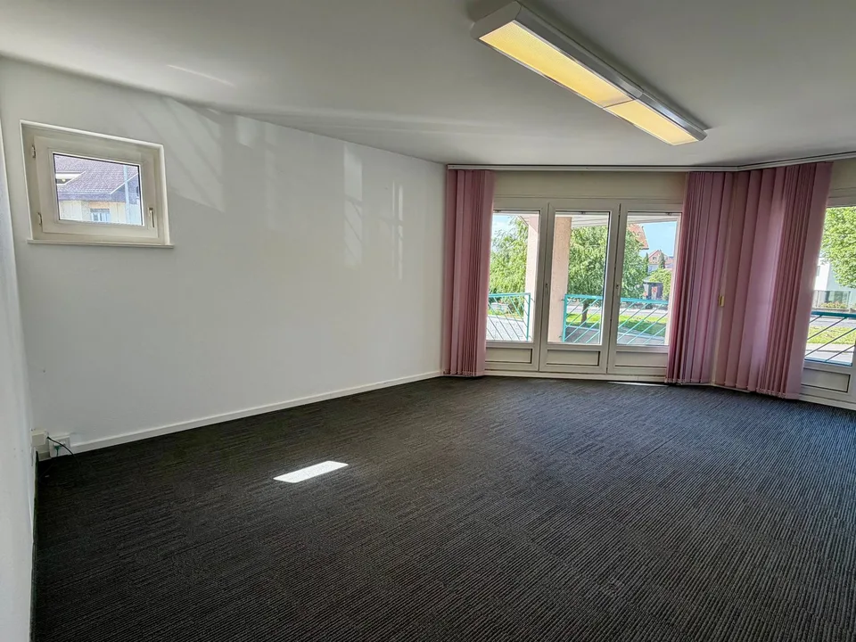 Büro mit viel Platz zur Miete in Payerne – 5 Zimmer, 143 m² – Foto 21 von 24