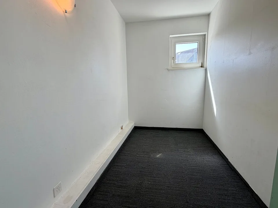 Büro mit viel Platz zur Miete in Payerne – 5 Räume, 143 m²