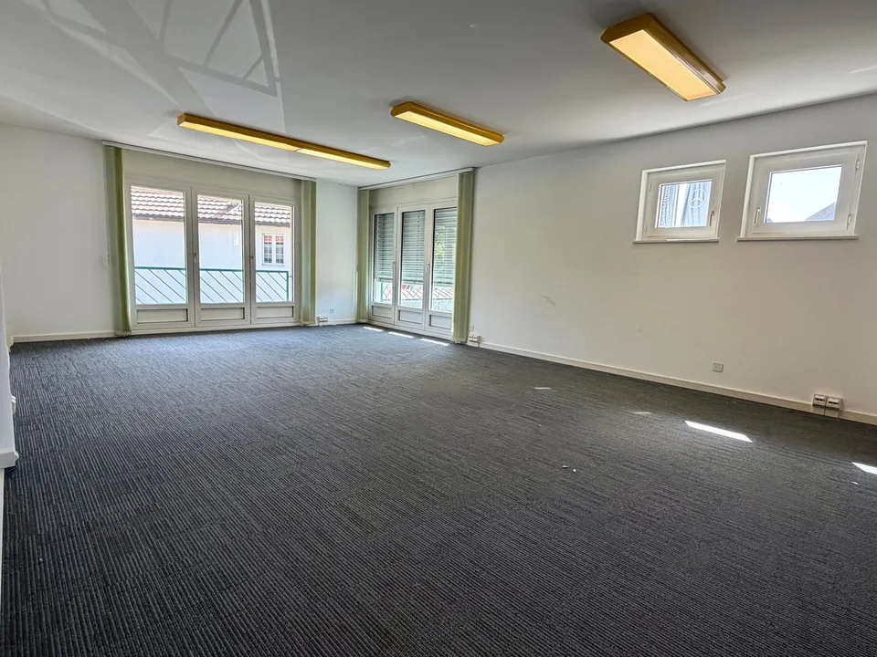 Büro mit viel Platz zur Miete in Payerne – 5 Zimmer, 143 m² – Foto 7 von 24