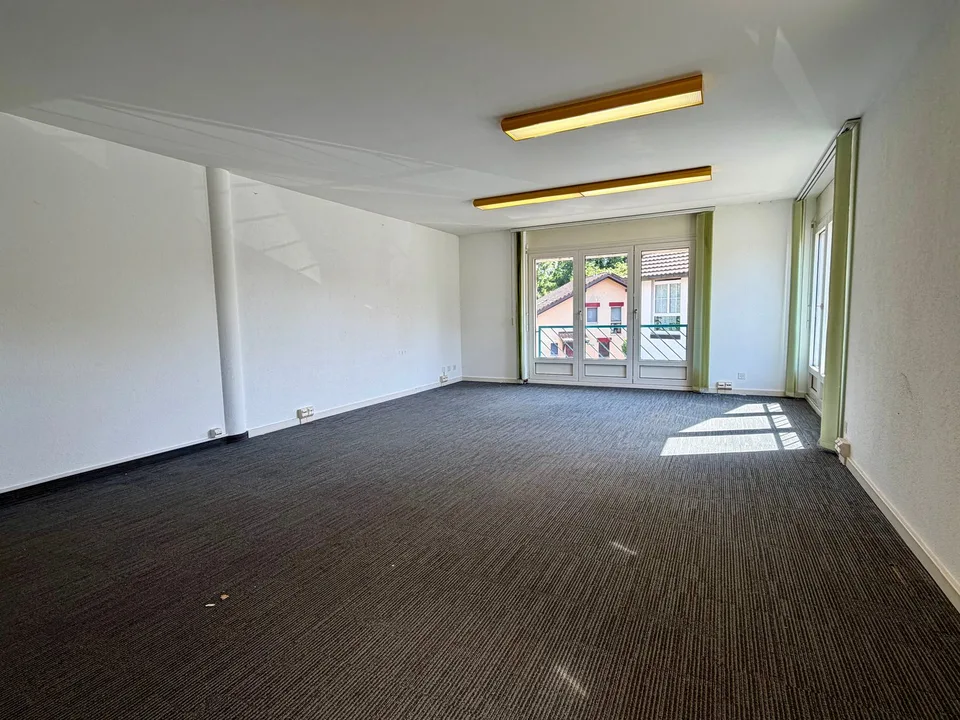 Büro mit viel Platz zur Miete in Payerne – 5 Zimmer, 143 m² – Foto 9 von 24