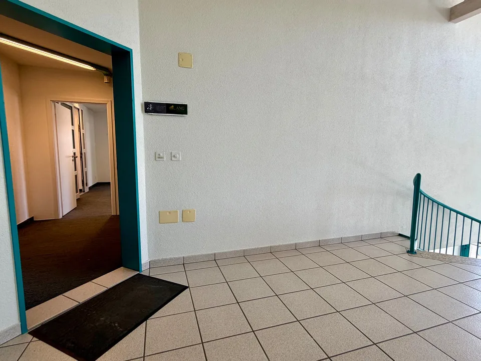 Büro mit viel Platz zur Miete in Payerne – 5 Zimmer, 143 m² – Foto 22 von 24