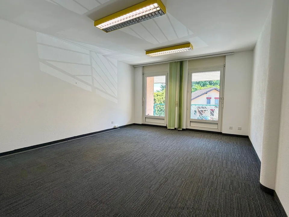 Büro mit viel Platz zur Miete in Payerne – 5 Zimmer, 143 m² – Foto 12 von 24