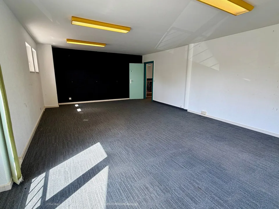 Büro mit viel Platz zur Miete in Payerne – 5 Zimmer, 143 m² – Foto 8 von 24