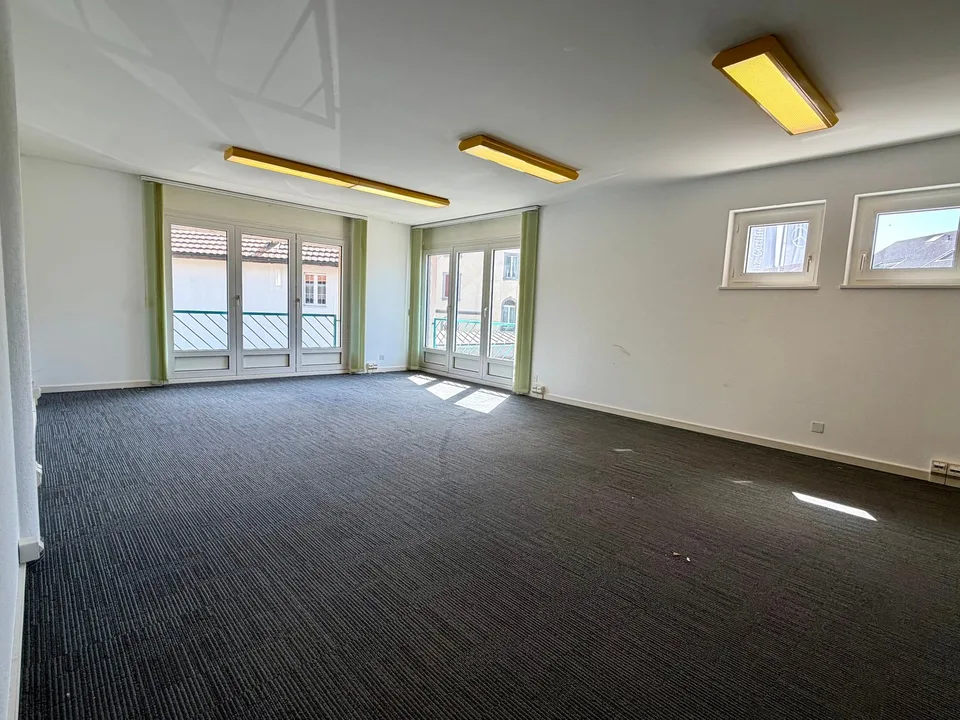 Bureau spacieux à louer à Payerne – 5 pièces, 143 m²