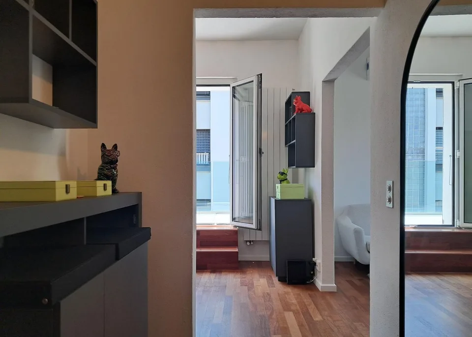 Lugano centro: luminoso attico da 2.5 locali con ampia terrazza e vista aperta