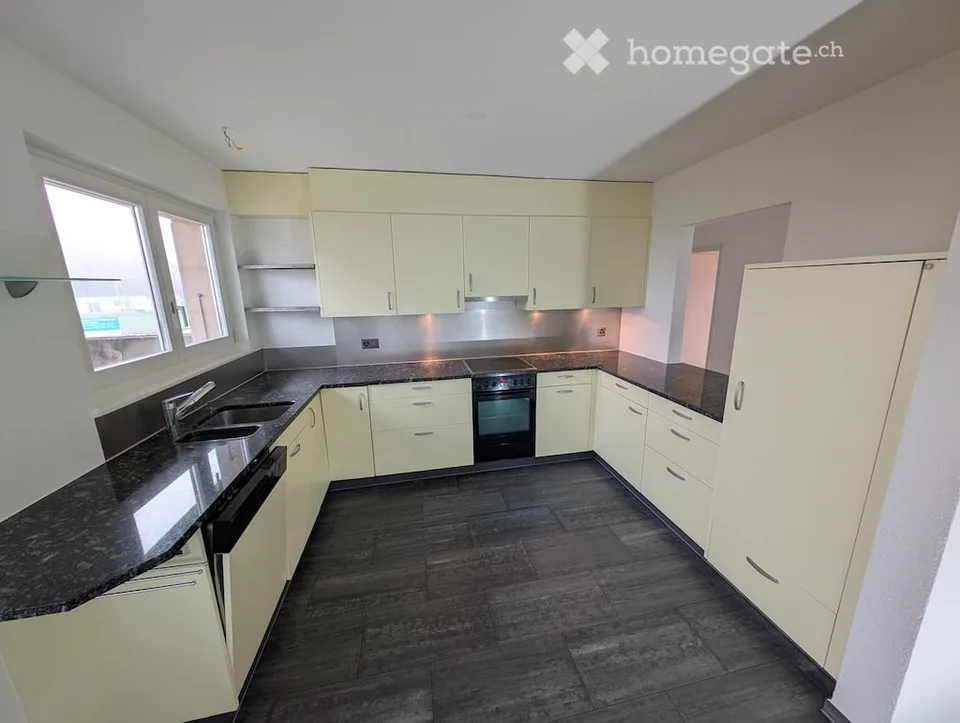 Grosszügige 6.5-Zimmer-Wohnung mit grossem Balkon und grossem Garten in Steffisburg