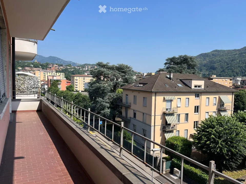 ZONA SCUOLE, POSIZIONE STRATEGICA - 3 e1/2 RISTRUTTURATO