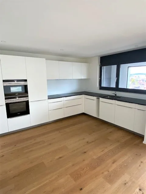 Moderne 3.5-Zimmer-Wohnung mit grosser Loggia an zentraler Lage in Affoltern am Albis