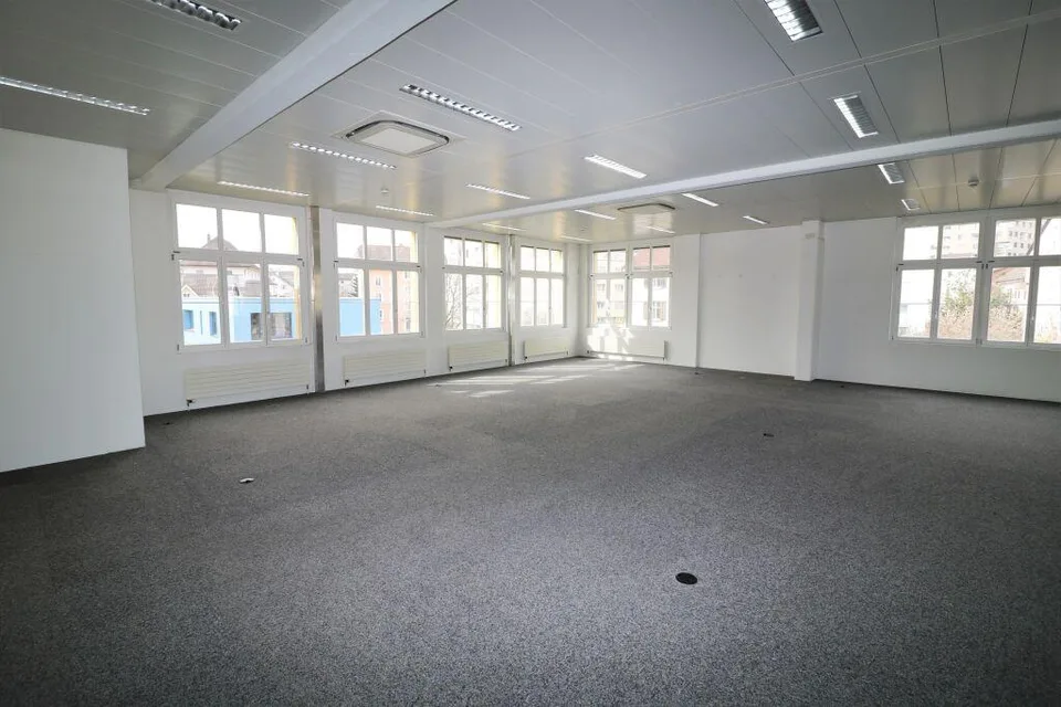 Lichtdurchflutete Gewerberäume  Raum für Ihre Vision!