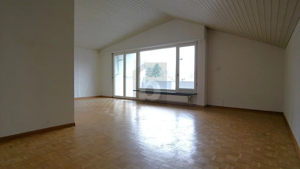 VIEL PRIVATSPHÄRE, ESTRICH & AUSSENSTELLPLATZ