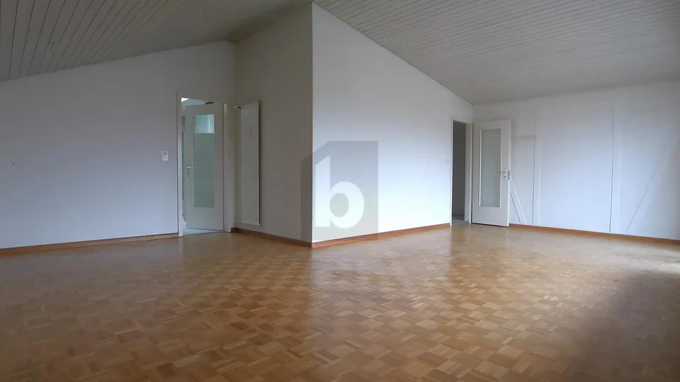 VIEL PRIVATSPHÄRE, ESTRICH & AUSSENSTELLPLATZ