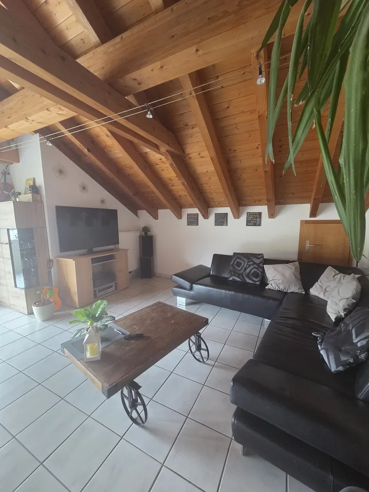 Dachgeschoss-Duplex mit 107 m2 im 3. Stock, ohne Aufzug