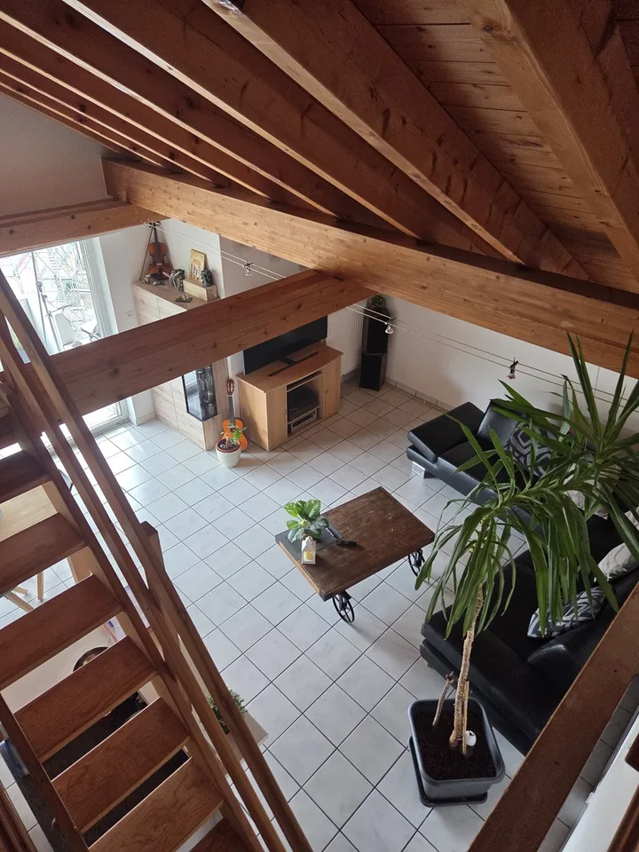 Dachgeschoss-Duplex mit 107 m2 im 3. Stock, ohne Aufzug