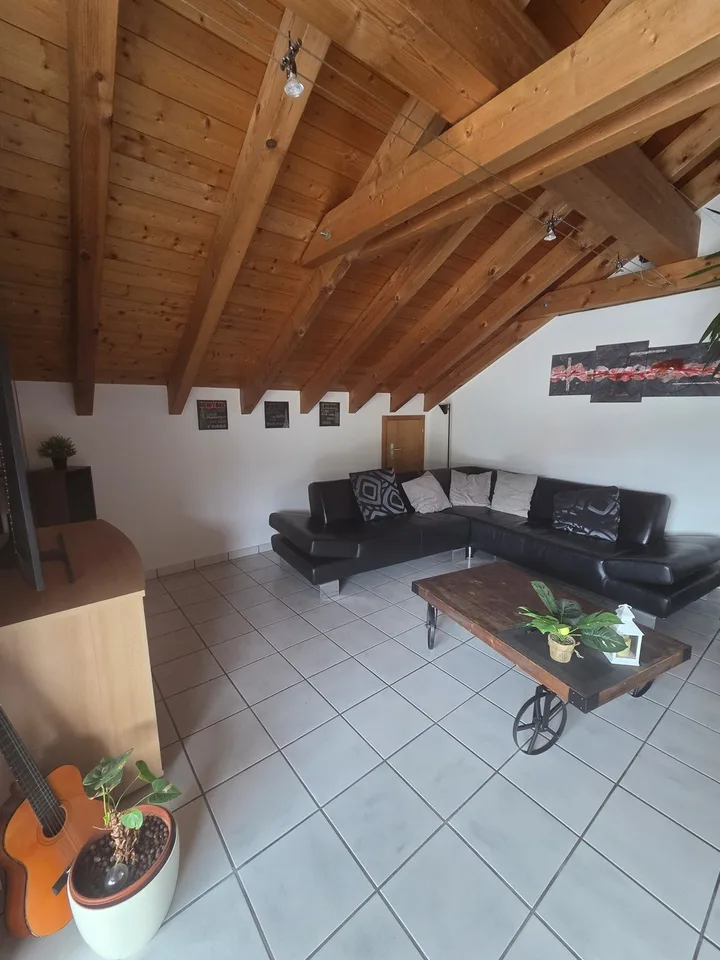 Dachgeschoss-Duplex mit 107 m2 im 3. Stock, ohne Aufzug